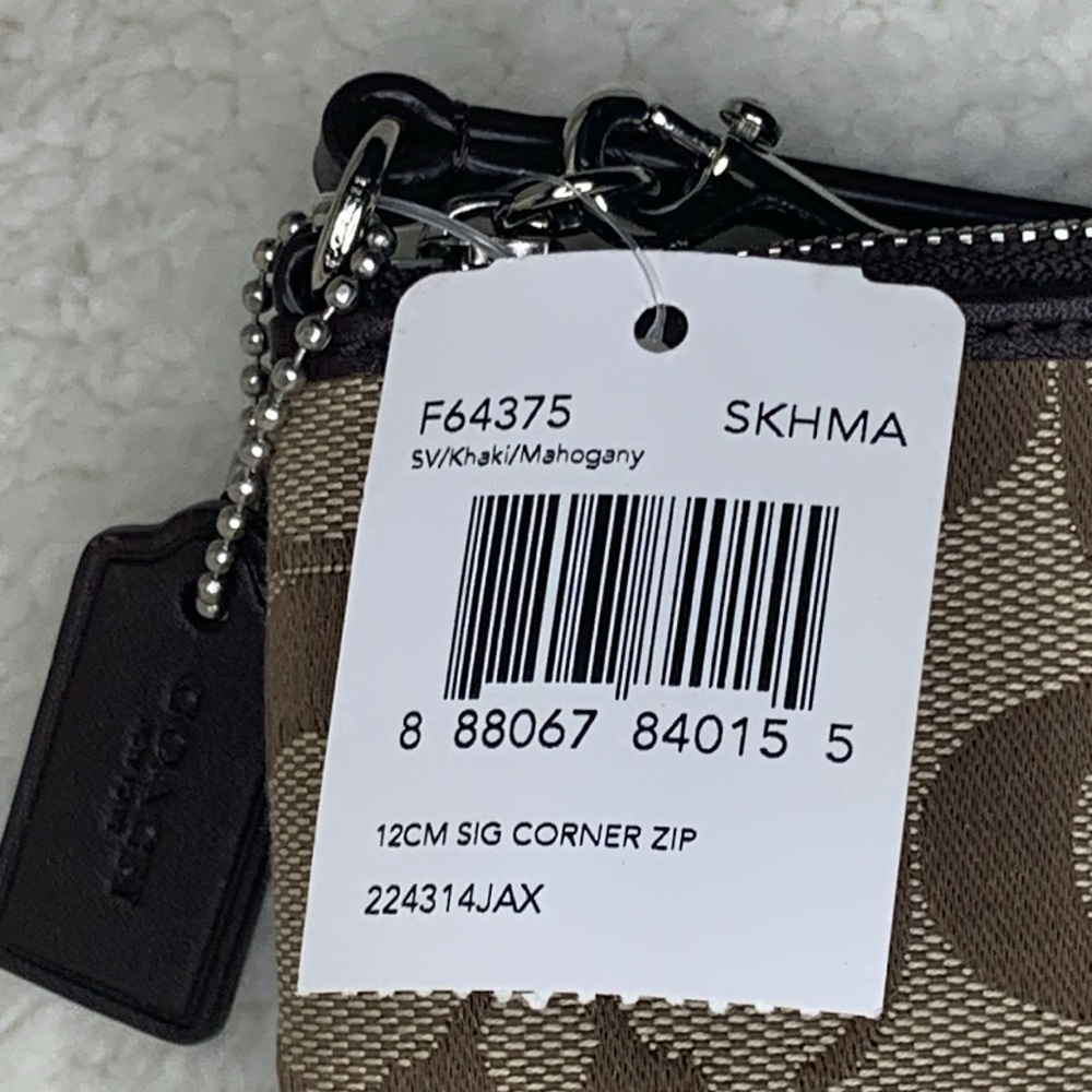 BRAND NEW, NWT Coach Corner zip fabric wristlet - Picture 4 of 5